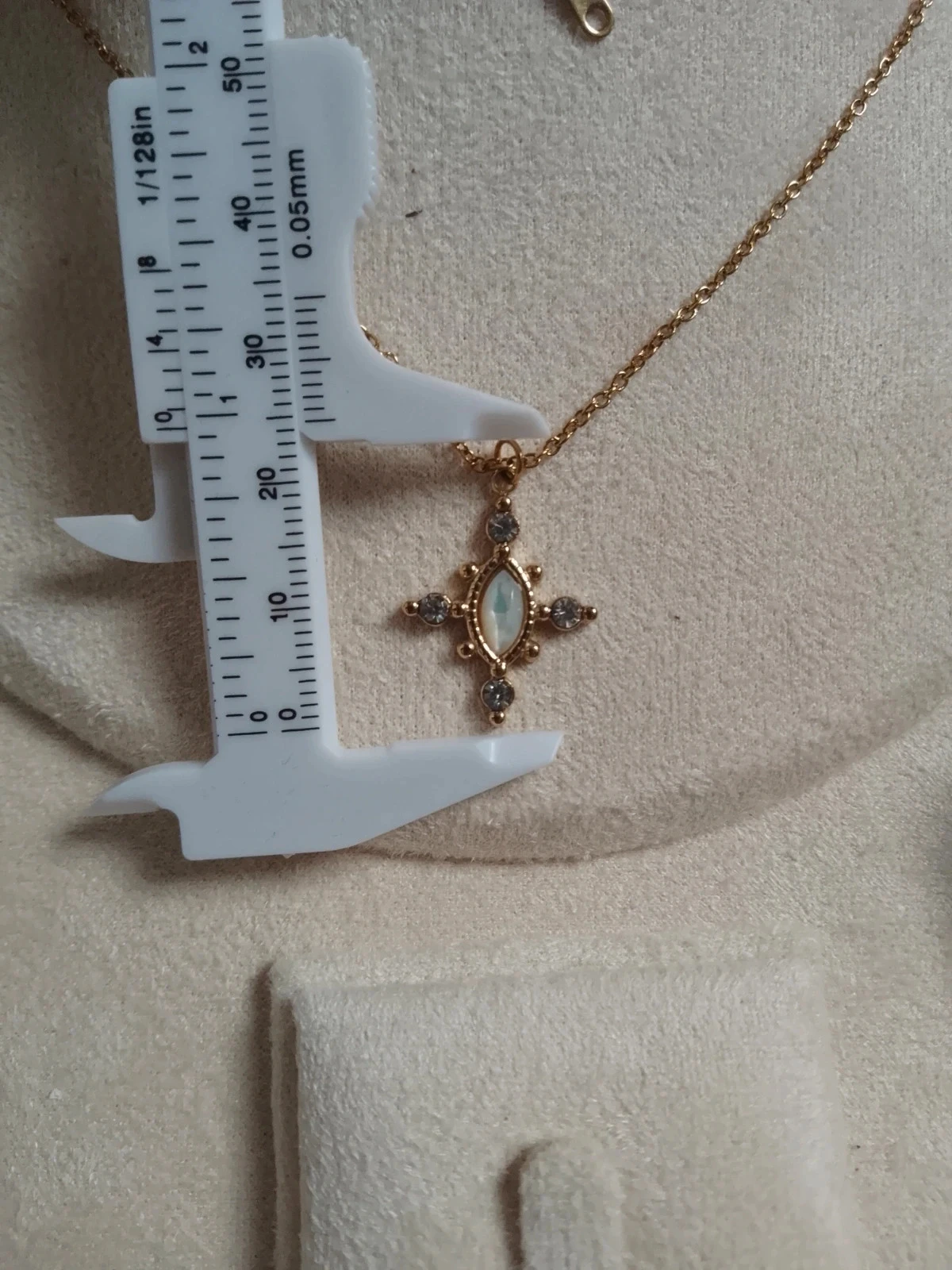 Collier pierre de nacre sertie de 4 zircons en croix – photo 2